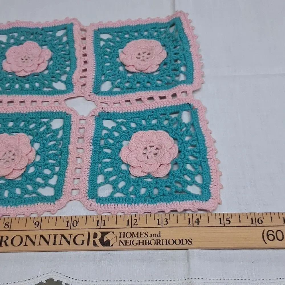 Vintage Crocheted Rosettes mat,& 4 More Rosette Pcs.